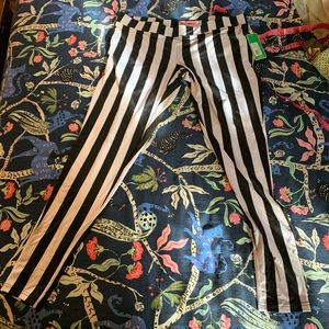 Black and White Vertical Striped Leggings